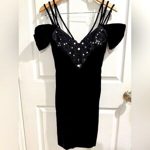 VTG Elegant Black Velvet Dress with Sequin Detailing Sweetheart 🖤
